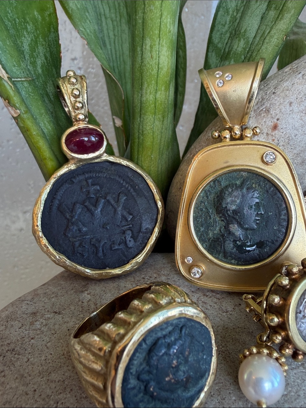 14,18, and 22k gold coin jewelry - Picture 4 of 8